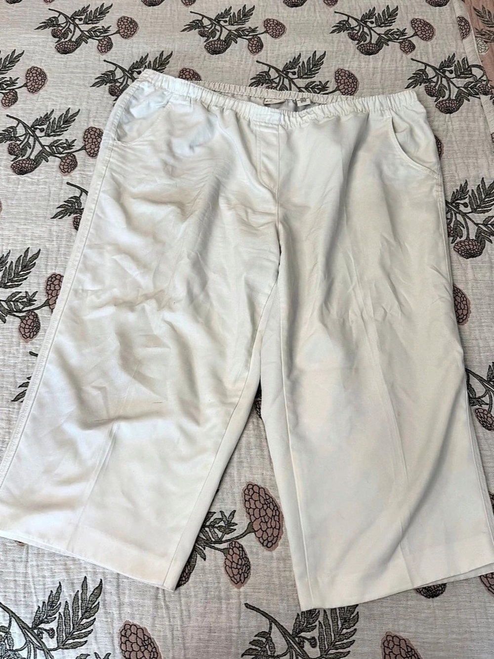Kim Rogers Women's Capri’s in White.